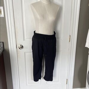 Lulu lemon 3/4 Black Cropped Pants